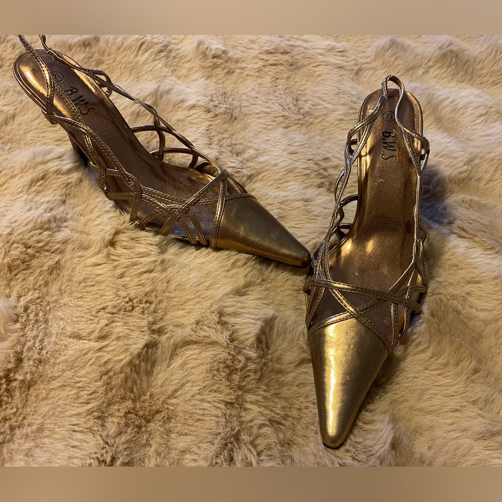 B.W.S woman’s pointy toe heels 7.5